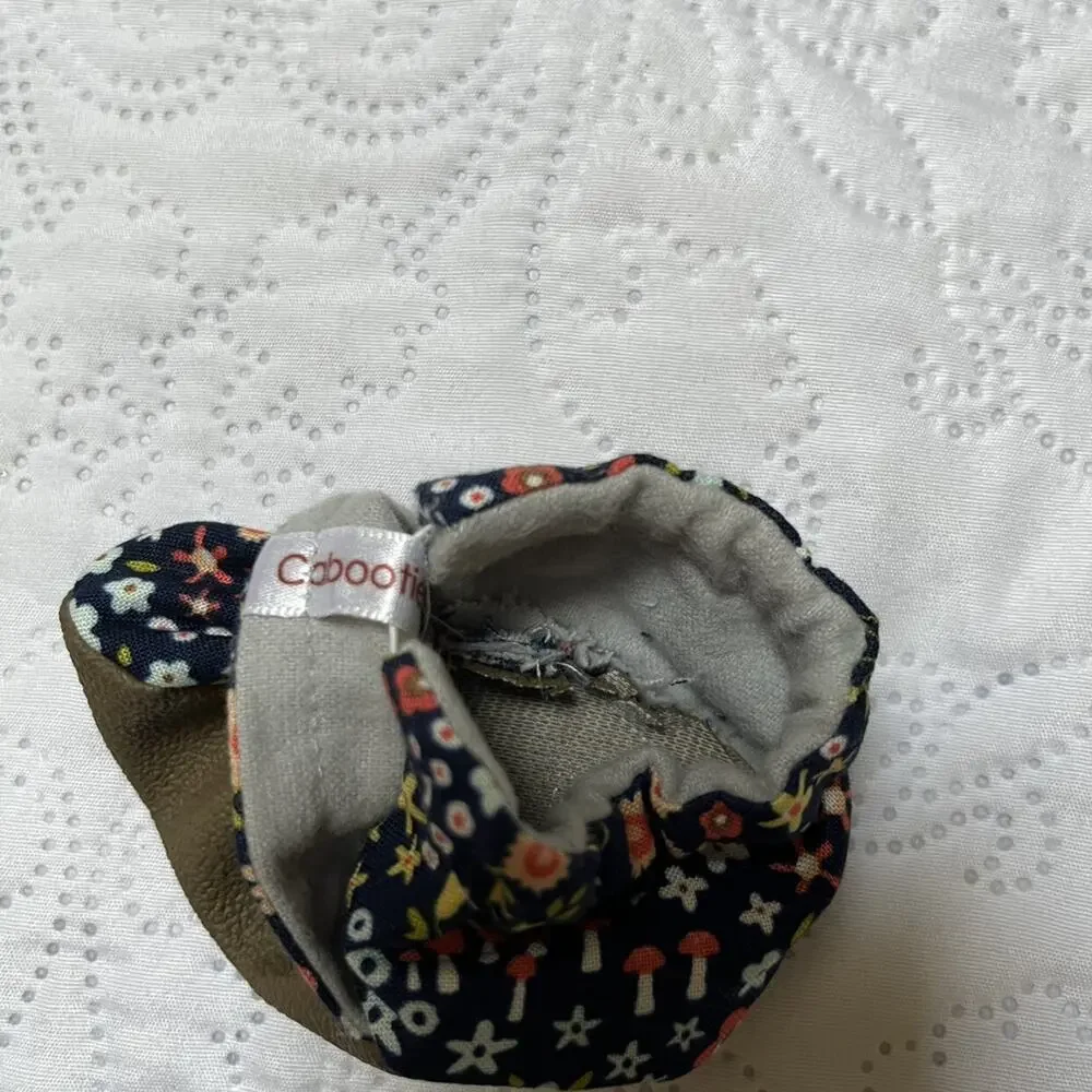 NWT Cabooties Handmade Baby Booties 0-6m